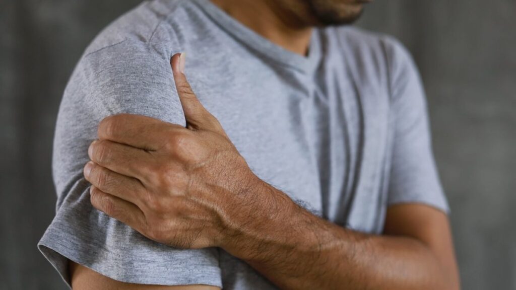 What are the side effects of somatropin